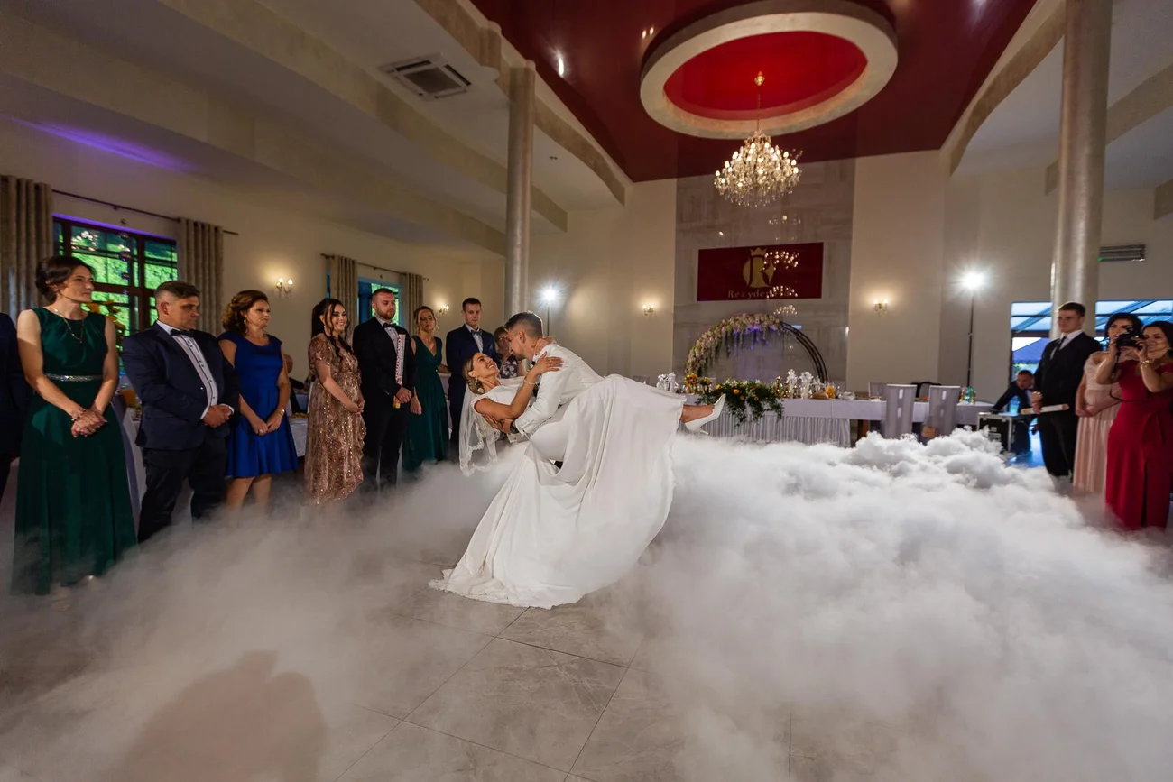 Ciężki dym na pierwszym tańcu