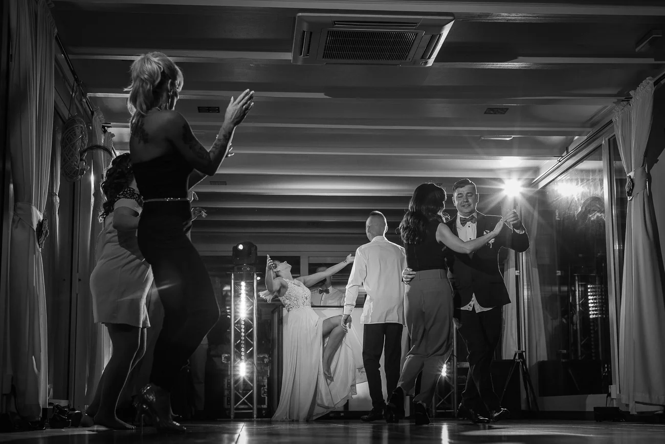 Światło sceniczne na weselu