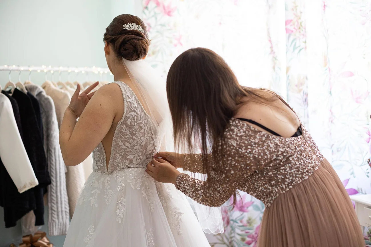 Ubieranie pani młodej