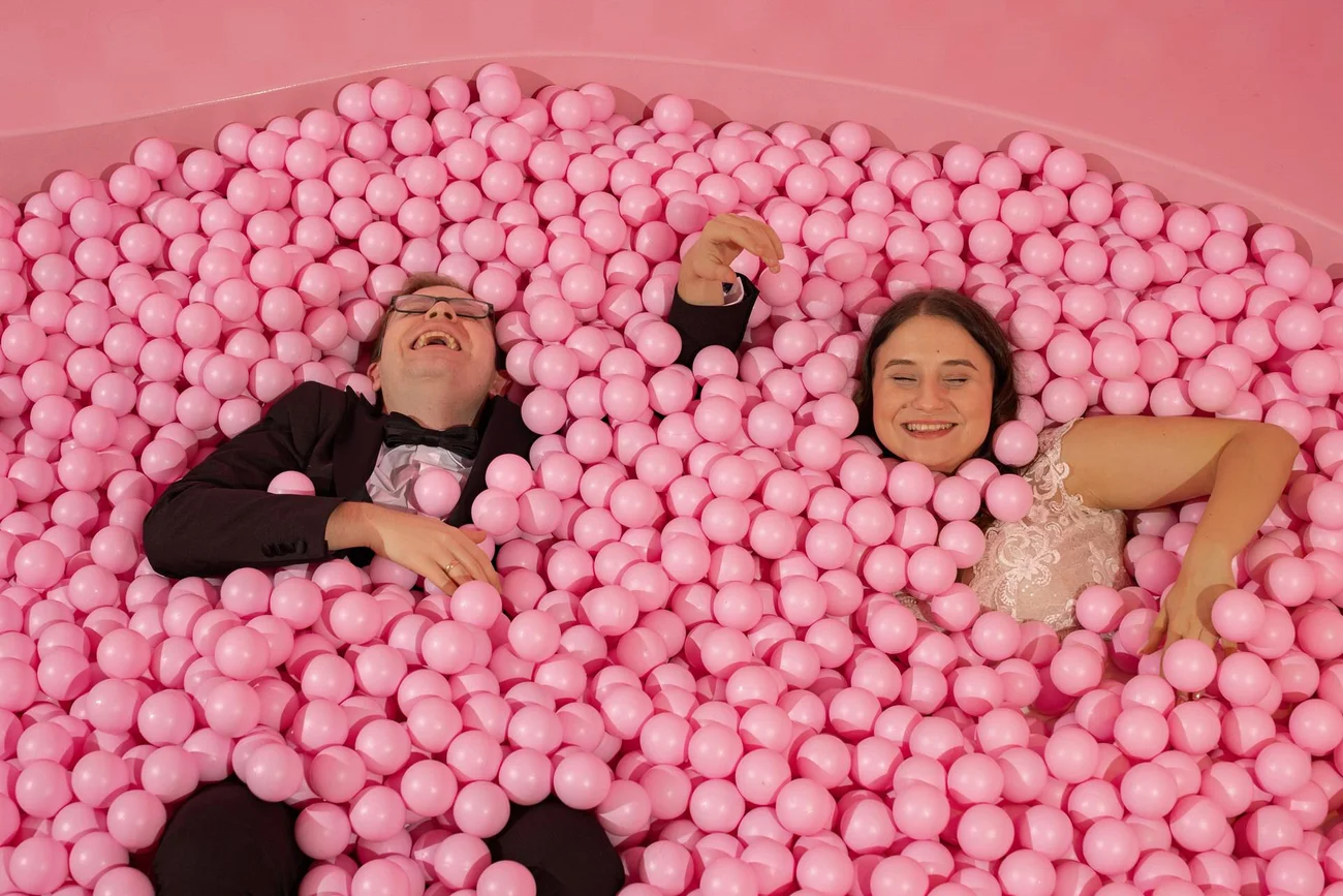 Sesja w basenie z kulkami