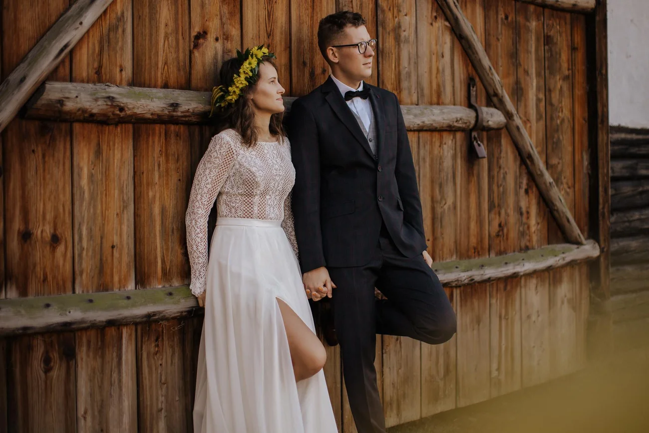 para młoda w muzeum wsi opolskiej