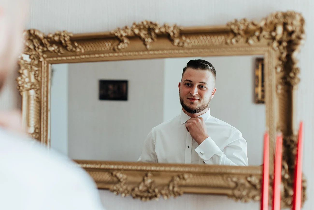 Pan Młody w Lustrze