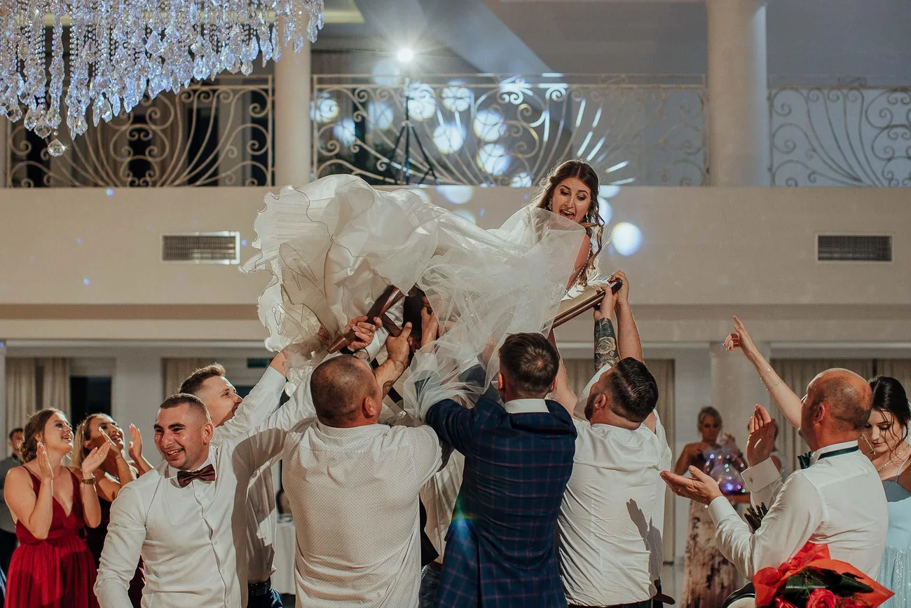 Podrzucanie Pani Młodej