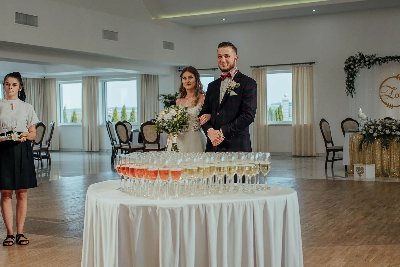 Wejście na salę - szampan