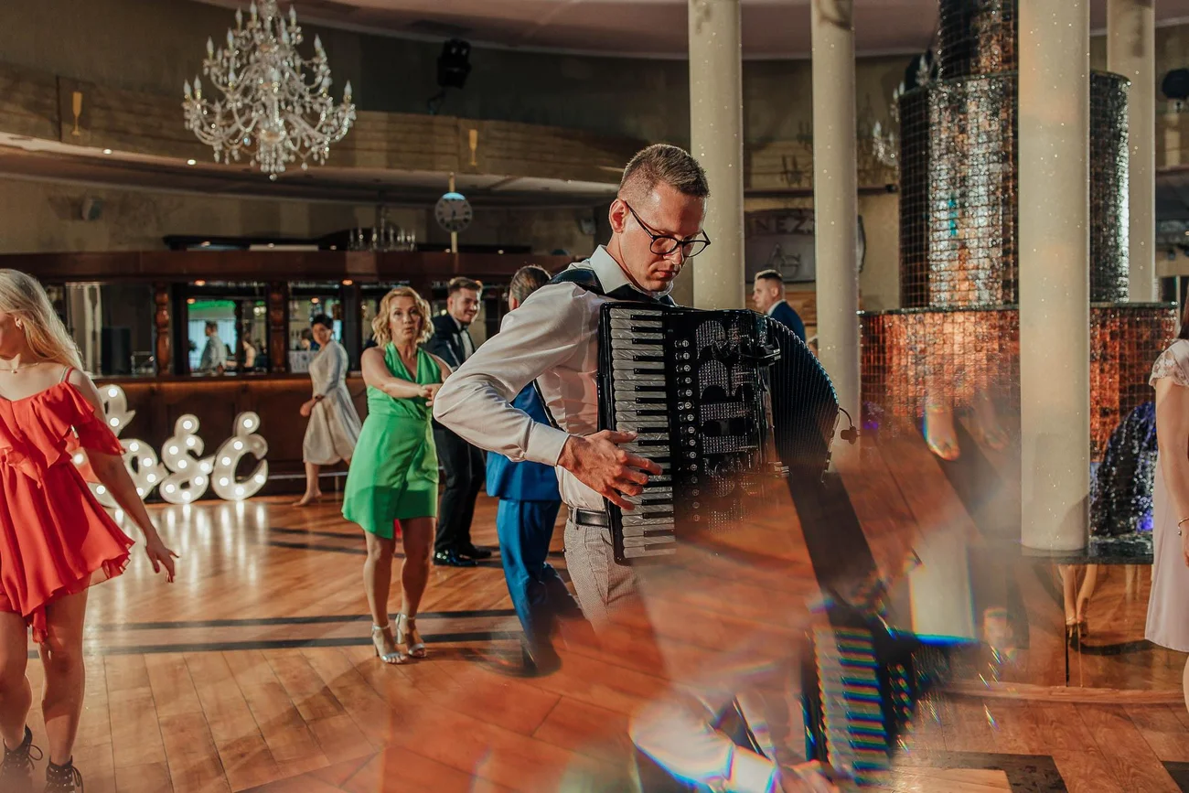 akordeonista na wesele