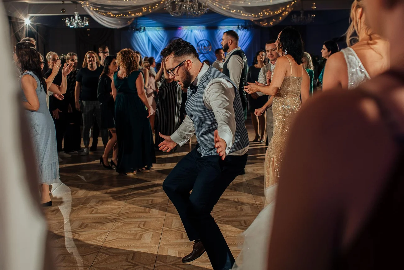 tańczący pan młody