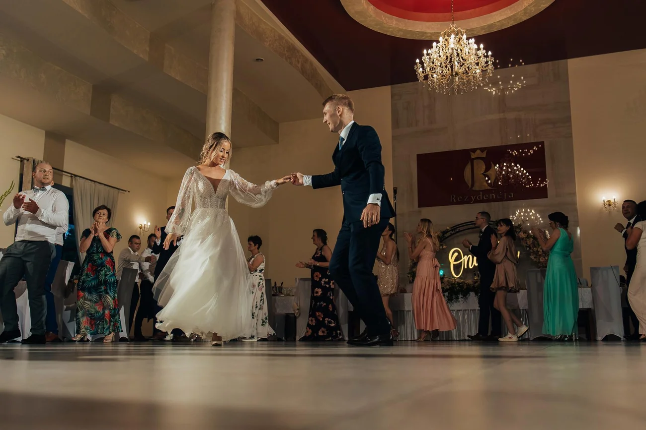 Pani młoda na swoim weselu