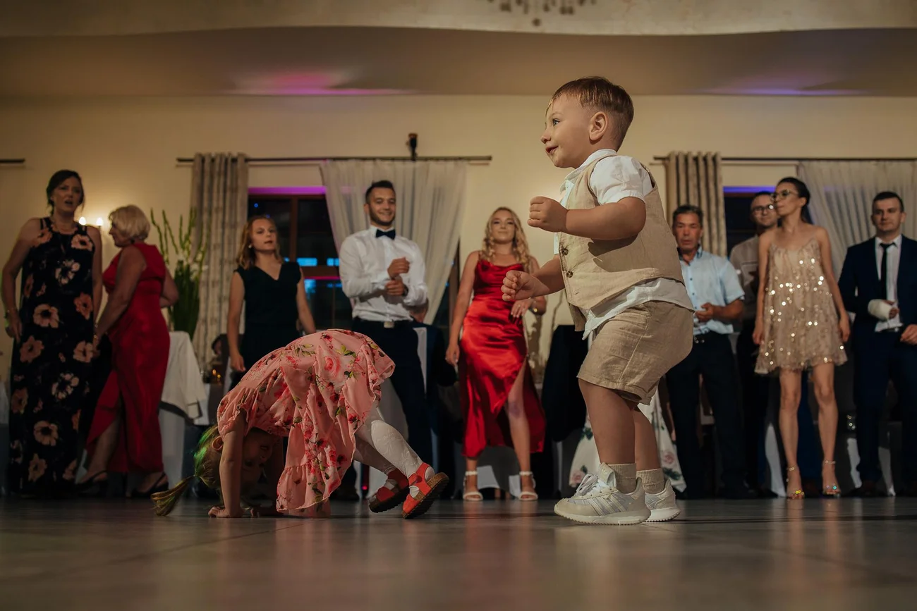 Dzieci na weselu
