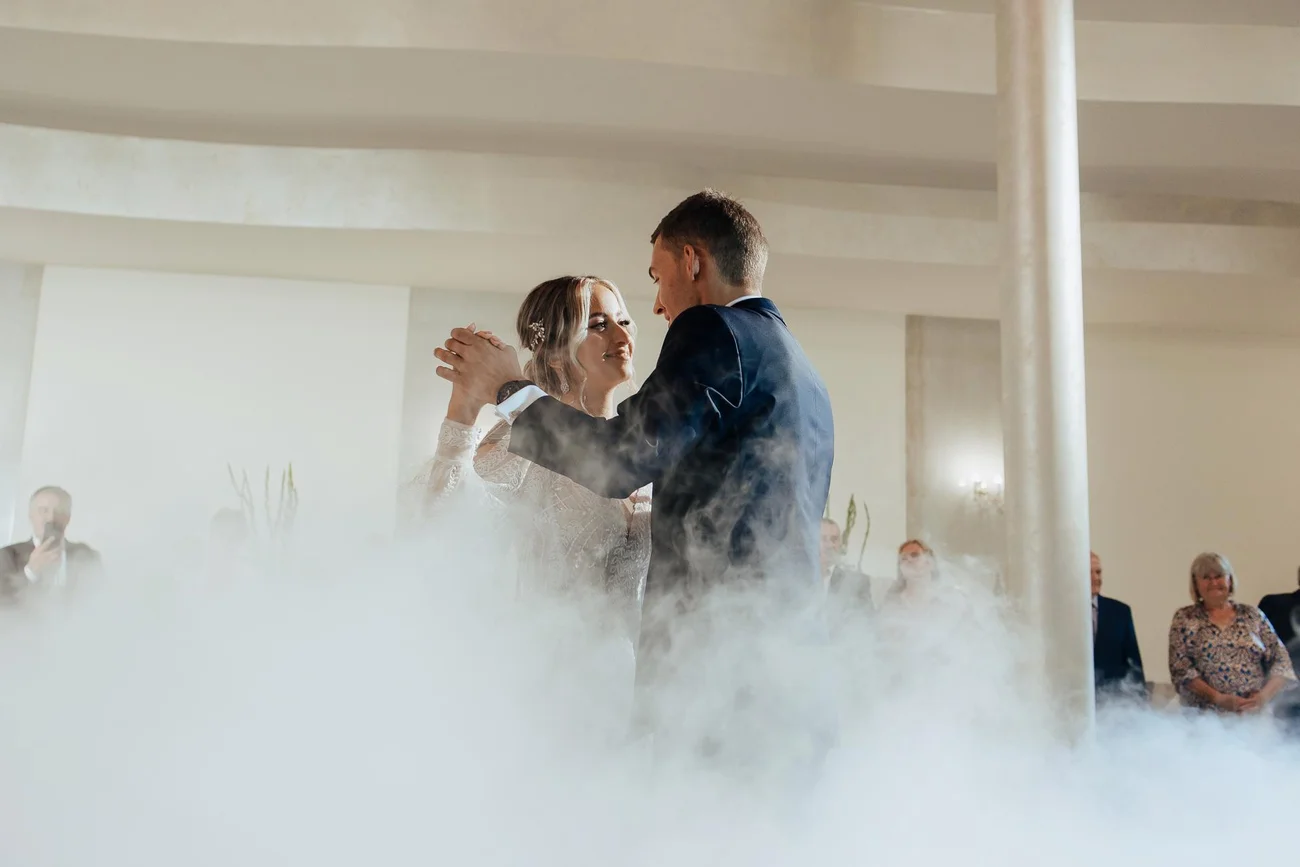 Pierwszy taniec- ciężki dym