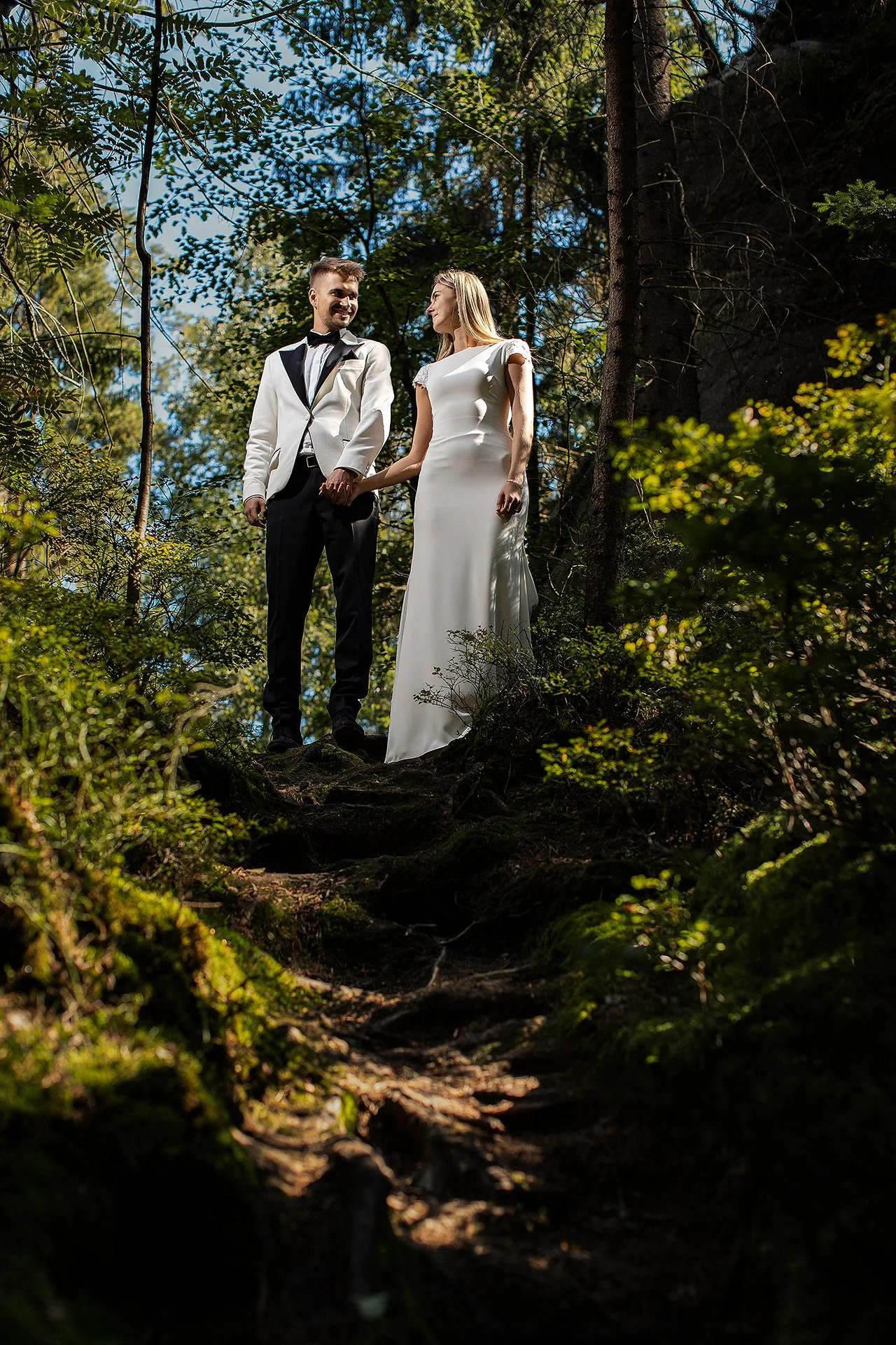 Romantyczne kadry z pleneru ślubnego w Adršpach