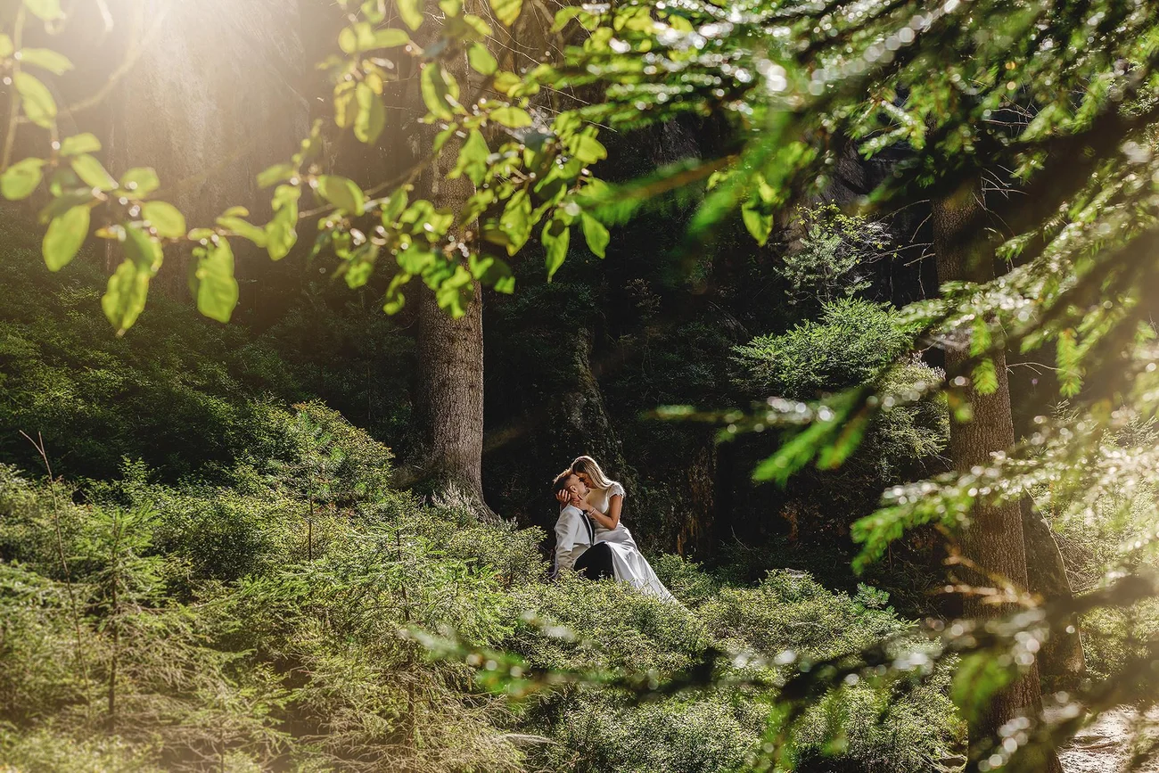 Skalne formacje Adršpach jako tło dla sesji plenerowej