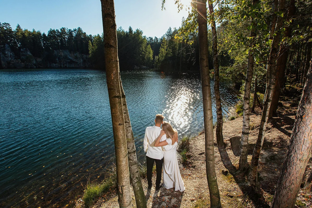 Bajkowe pejzaże w Adršpach dla młodej pary