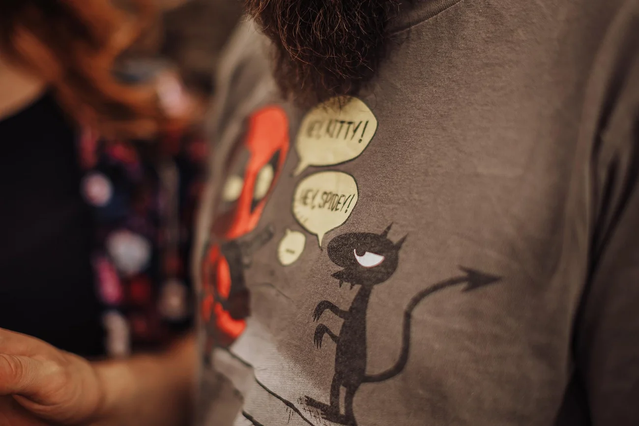 Detal - koszulka pana młodego