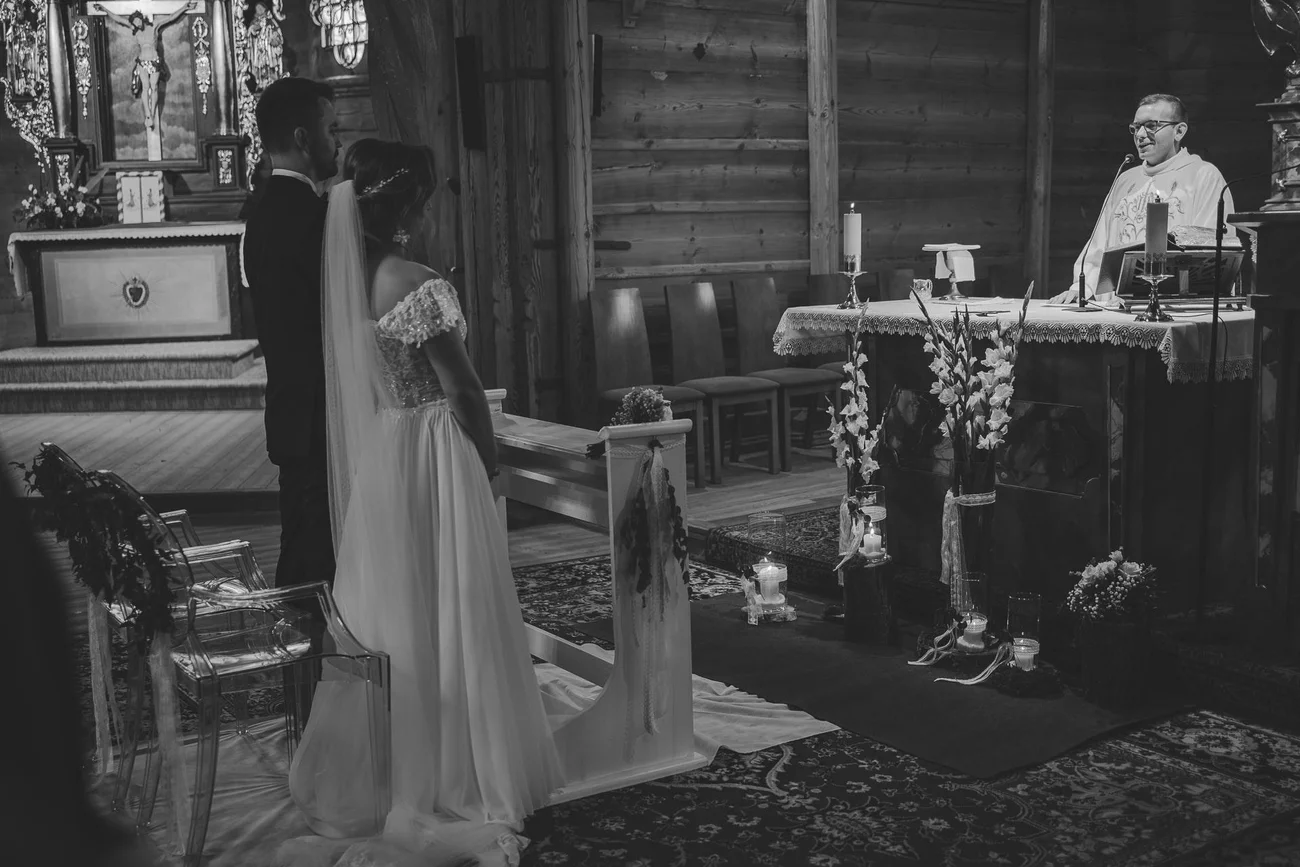 Msza ślubna w kościele św. Anny w Oleśnie