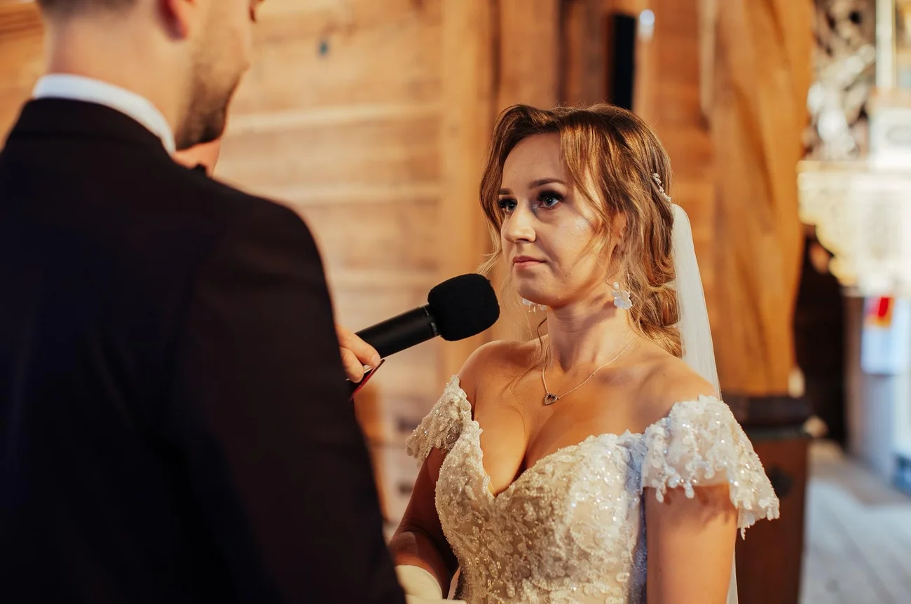 Pani młoda podczas przysięgi