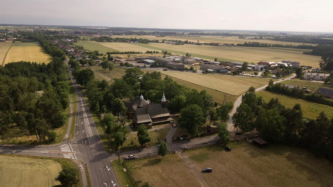 Parafia św. Anny w Oleśnie z drona
