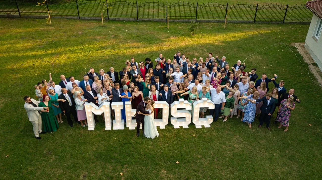 Zdjęcie grupowe z drona - pałac Pawłowice