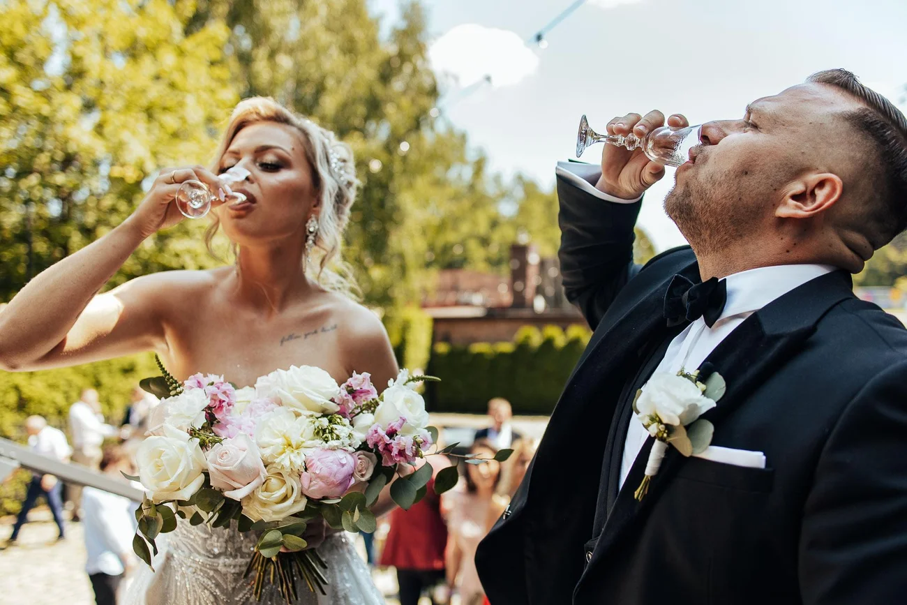 Rzut kieliszkami - wejście na salę