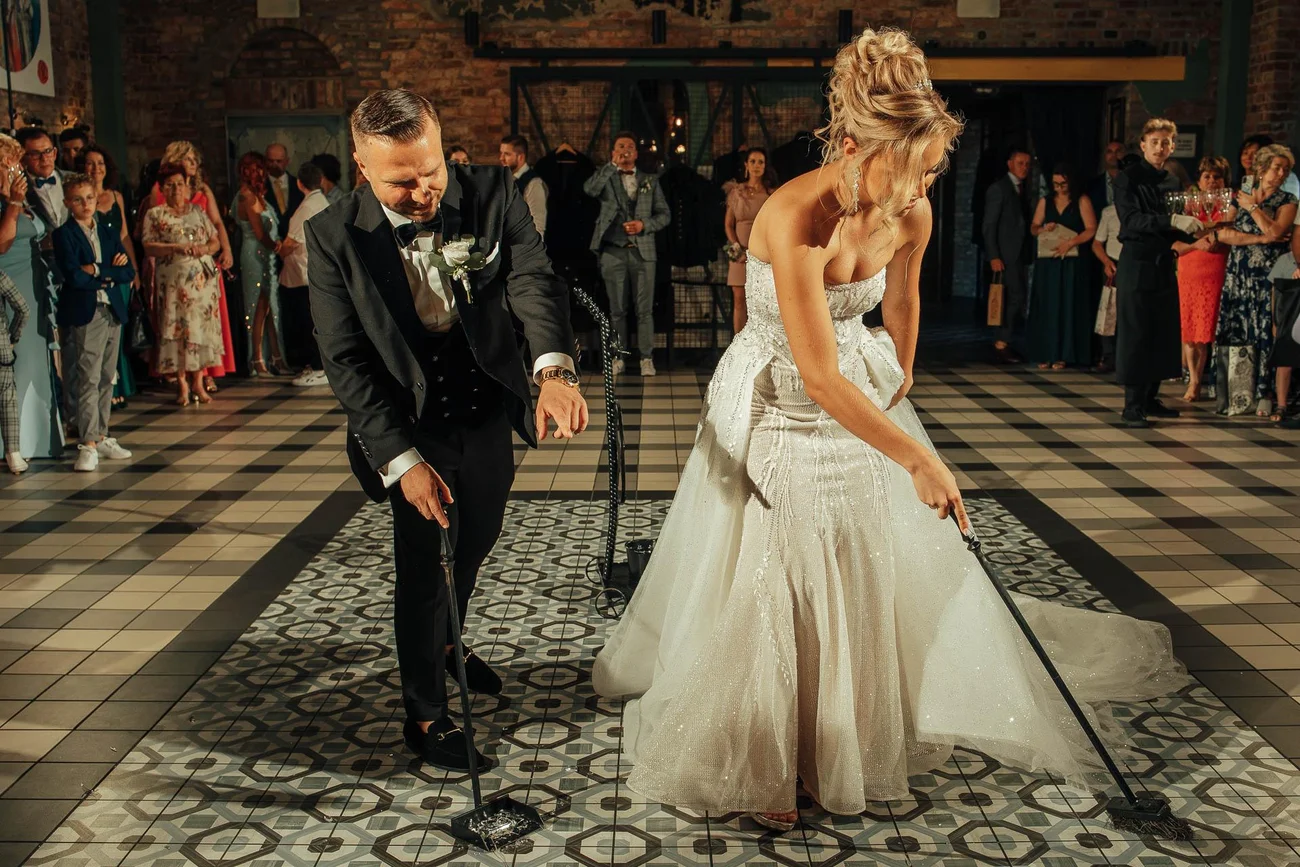 Sprzątanie po rzucaniu kieliszkami