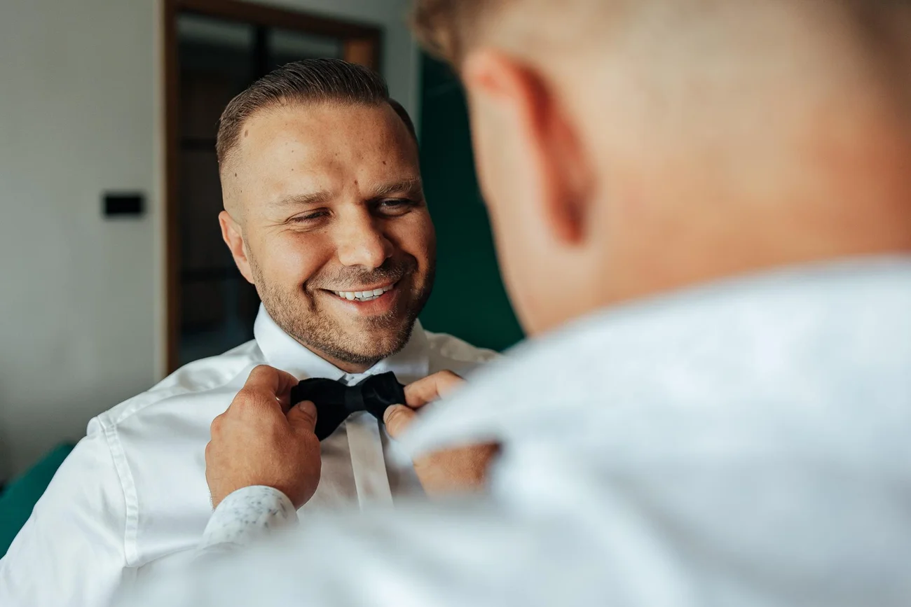 Uśmiechnięty pan młody