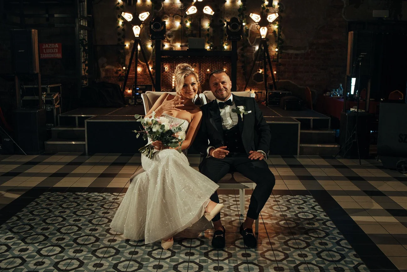 Zdjęcia grupowe - para młoda