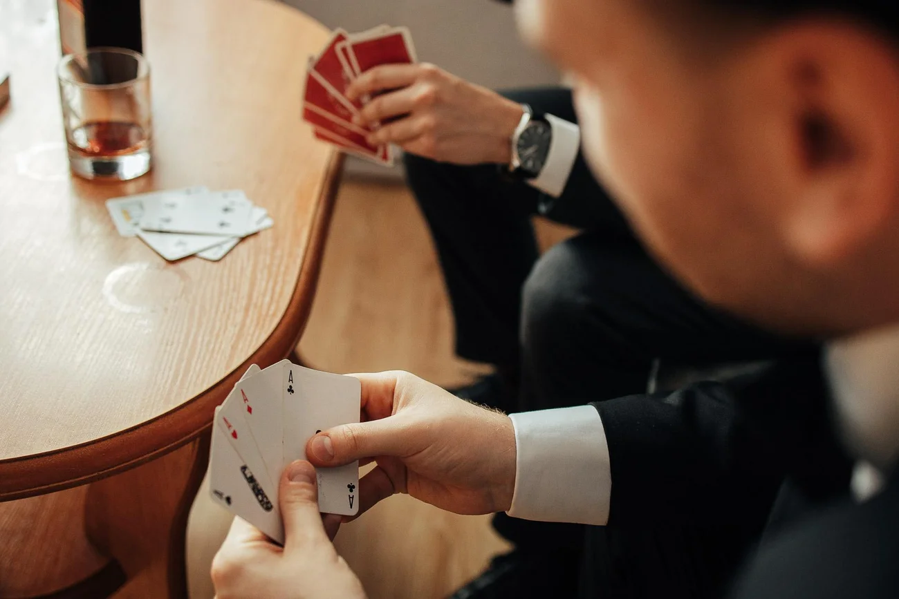 Gra w karty na przygotowaniach