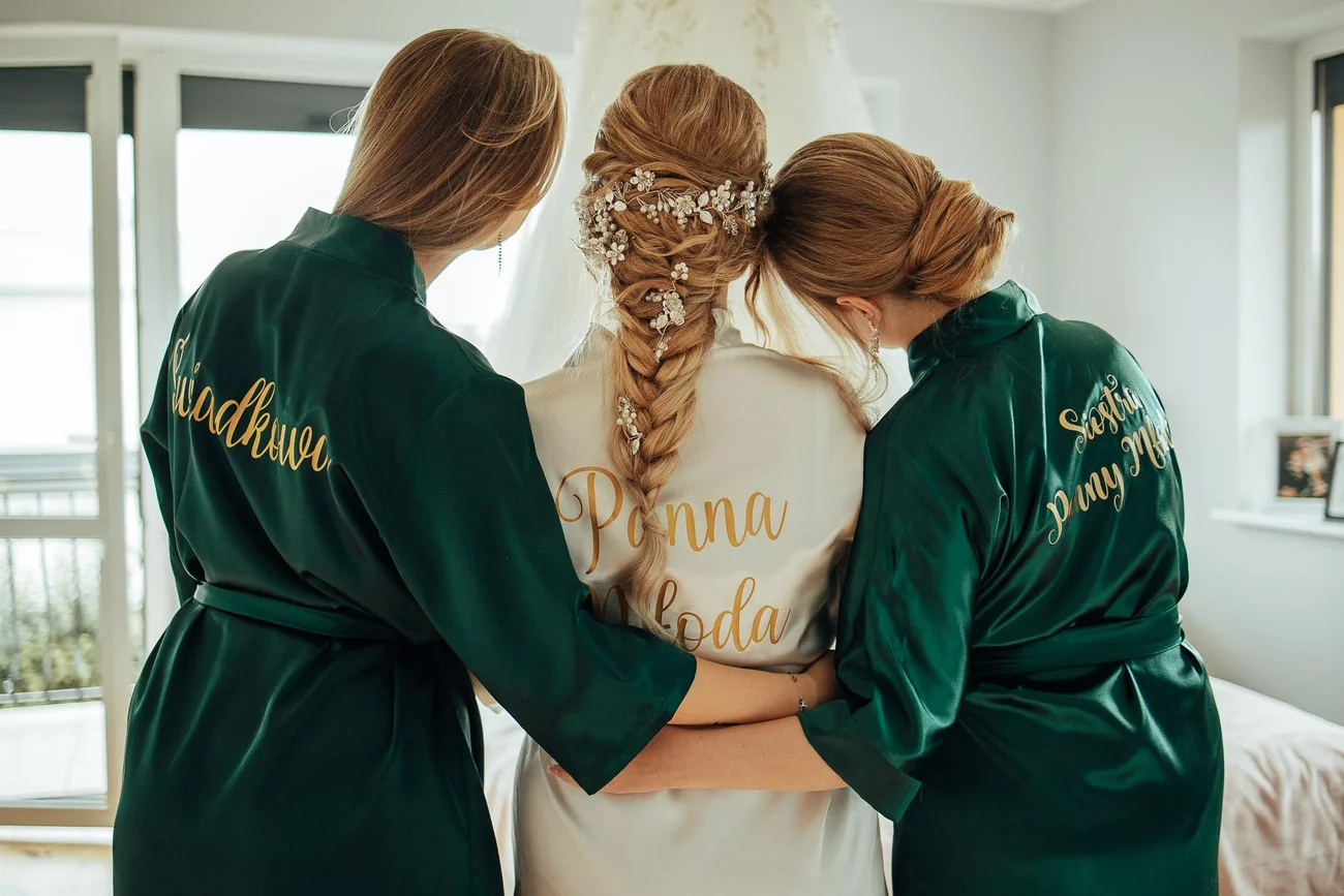 Panna młoda ze świadkową