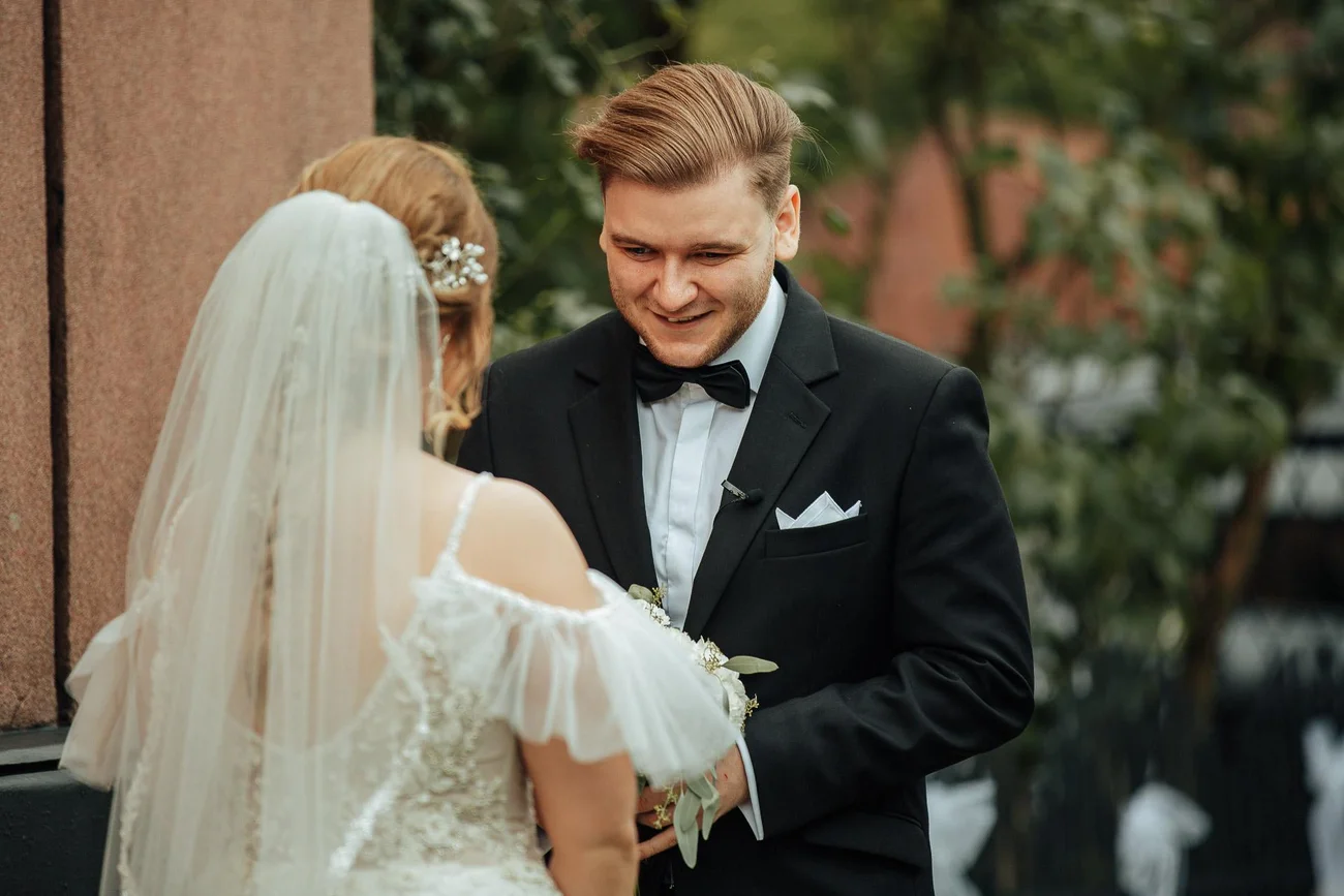 Pierwsze spojrzenie na panią młodą