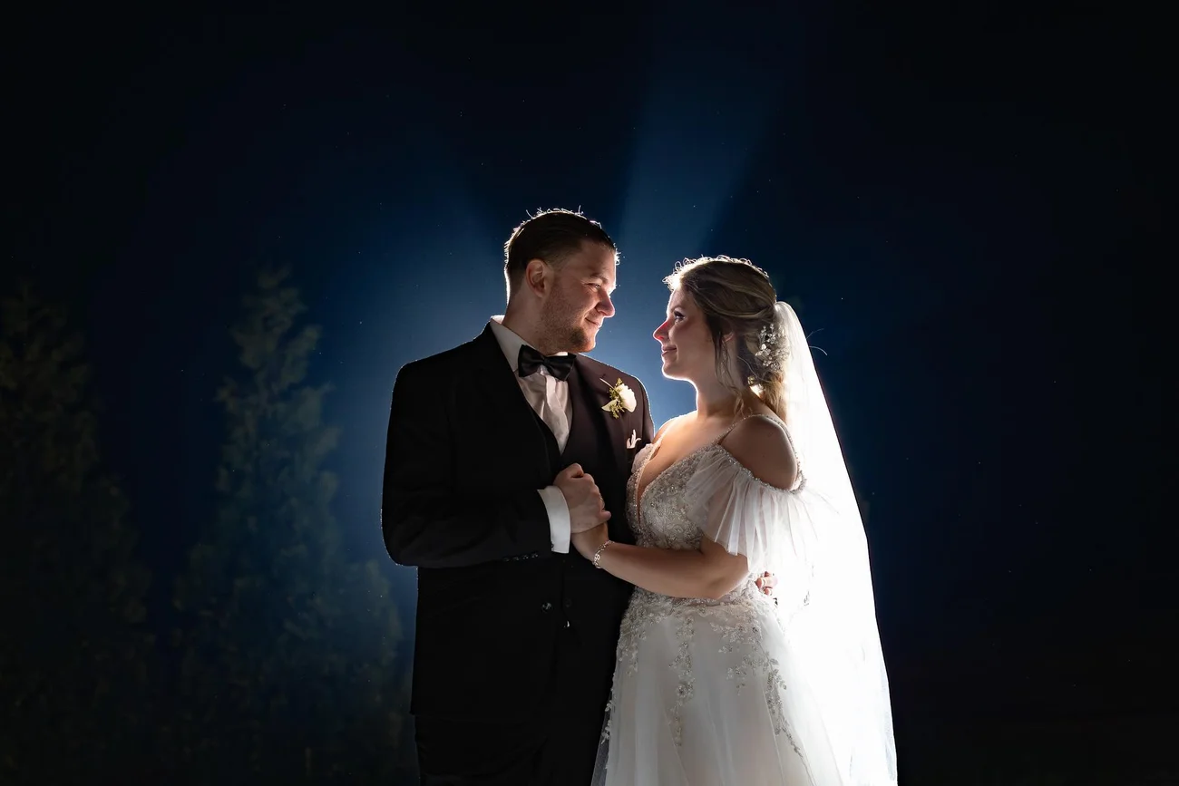 Portret pary młodej nocą