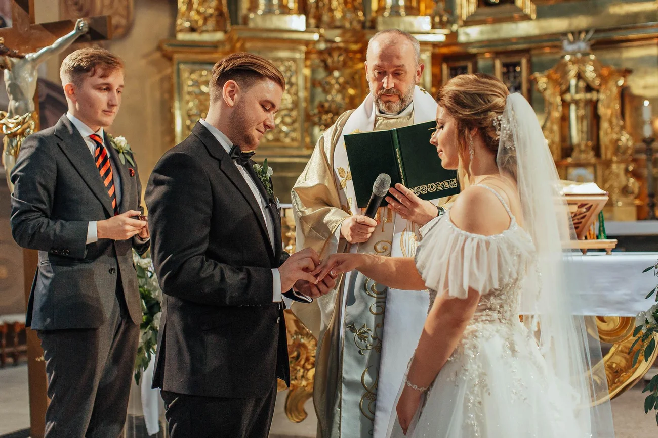 Zakładanie obrączek