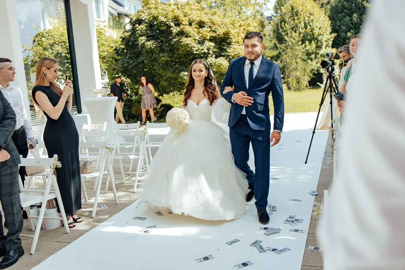 Wprowadzenie pod ołtarz panny młodej