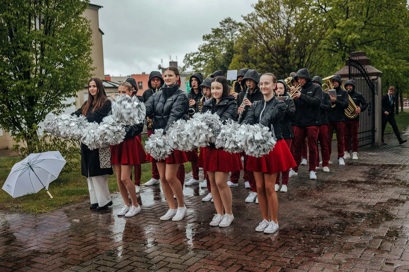Wyjście z kościoła - prezent