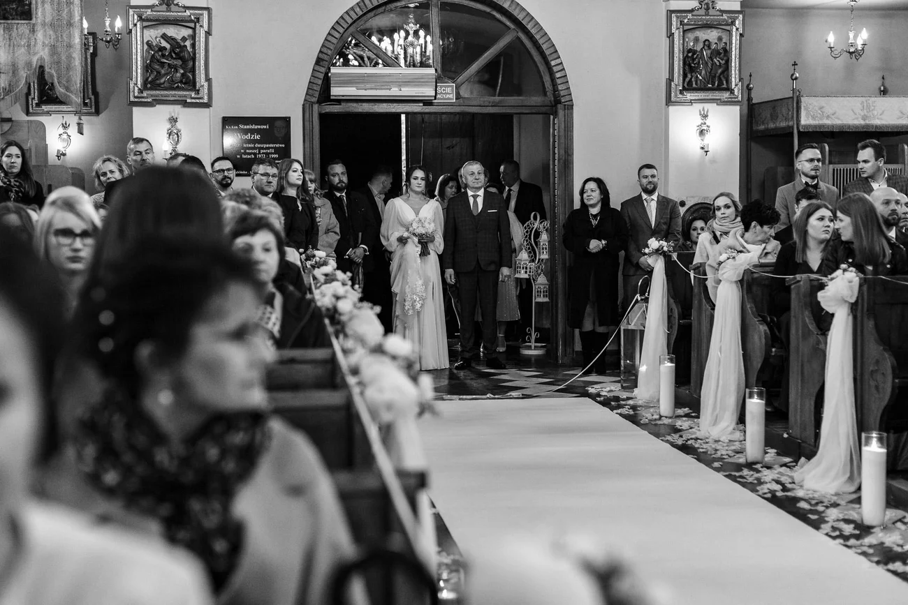 Wejście z tatą do kościoła