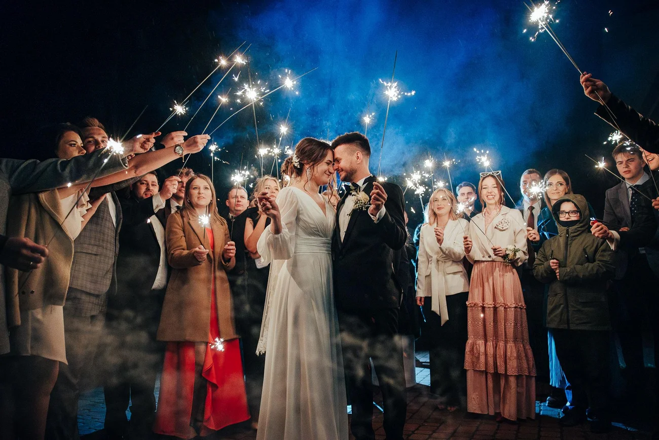 Zdjęcie z zimnymi ogniami