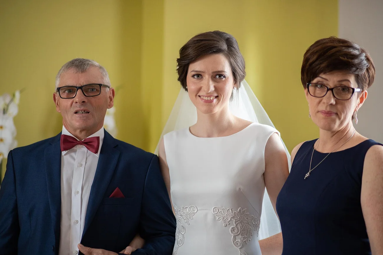 Reportaż ślubny- zdjęcie z rodzicami