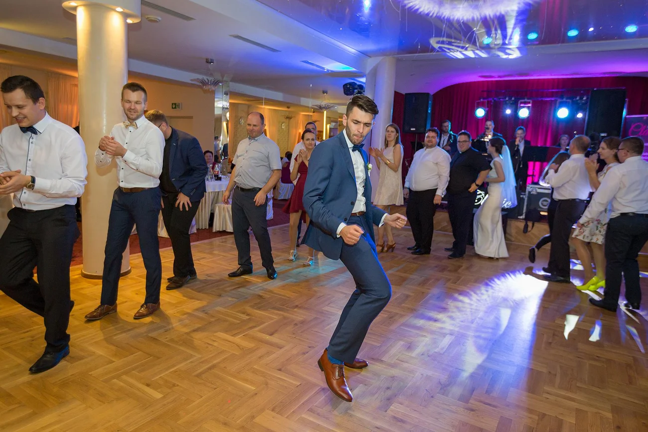 Tańczący pan młody