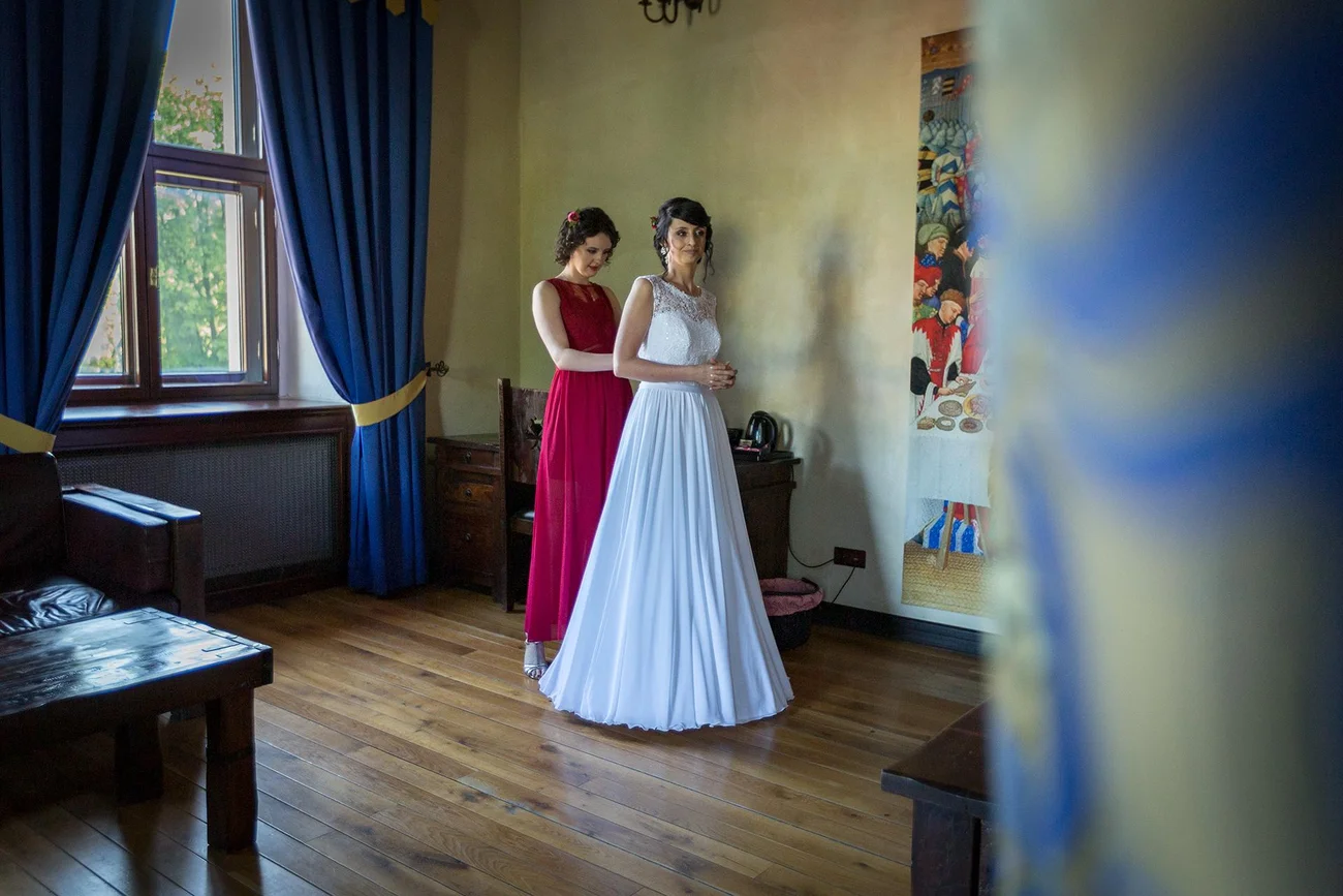 Przygotowania - Zakładanie Sukni ślubnej