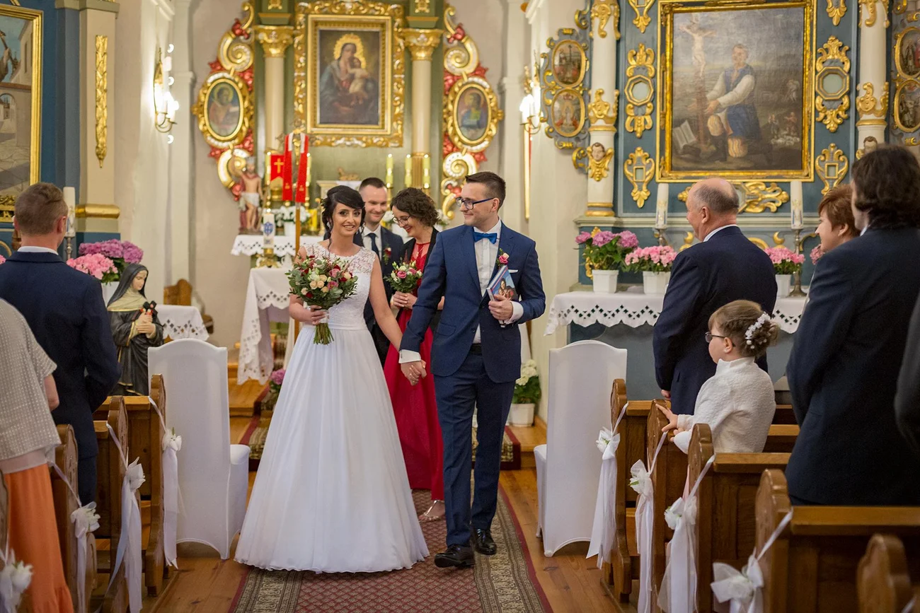 Wyjście z kościoła - Reportaż