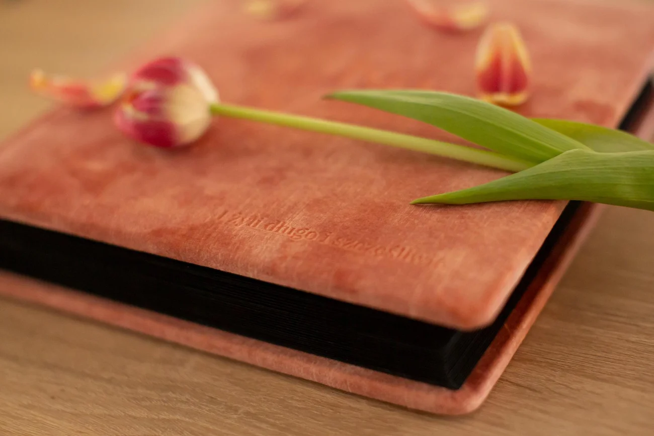 Różowy album ślubny