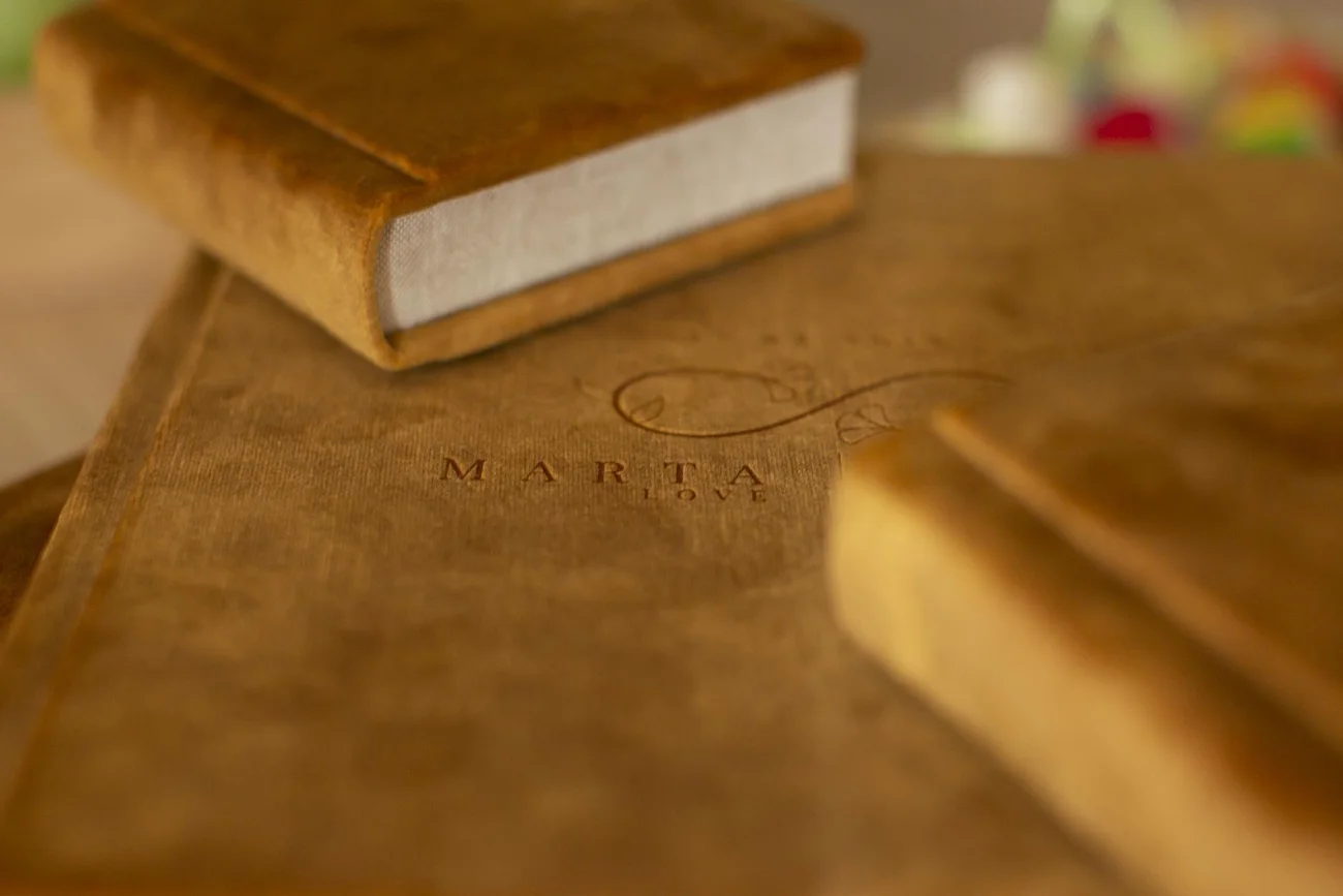 Album ślubny z pendrivem grawer