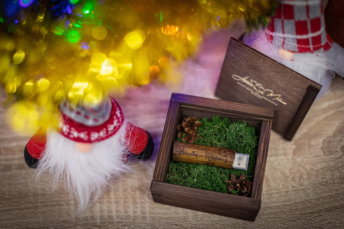 Świąteczny pendrive w mchu