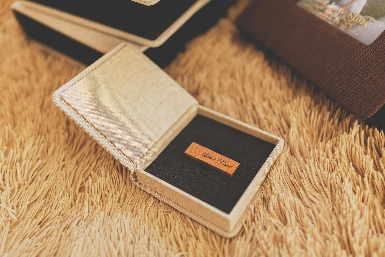 Grawerowany Pendrive ślubny