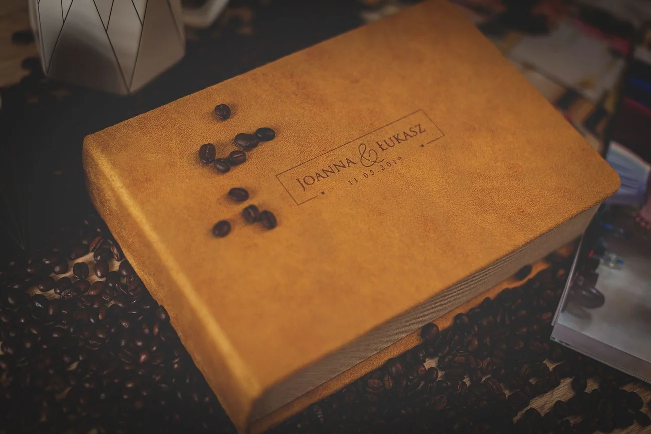 Pudełko z odbitkami ślubnymi