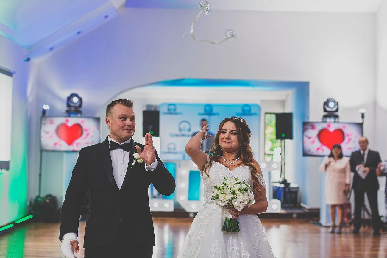 Rzut kieliszkami od szampana