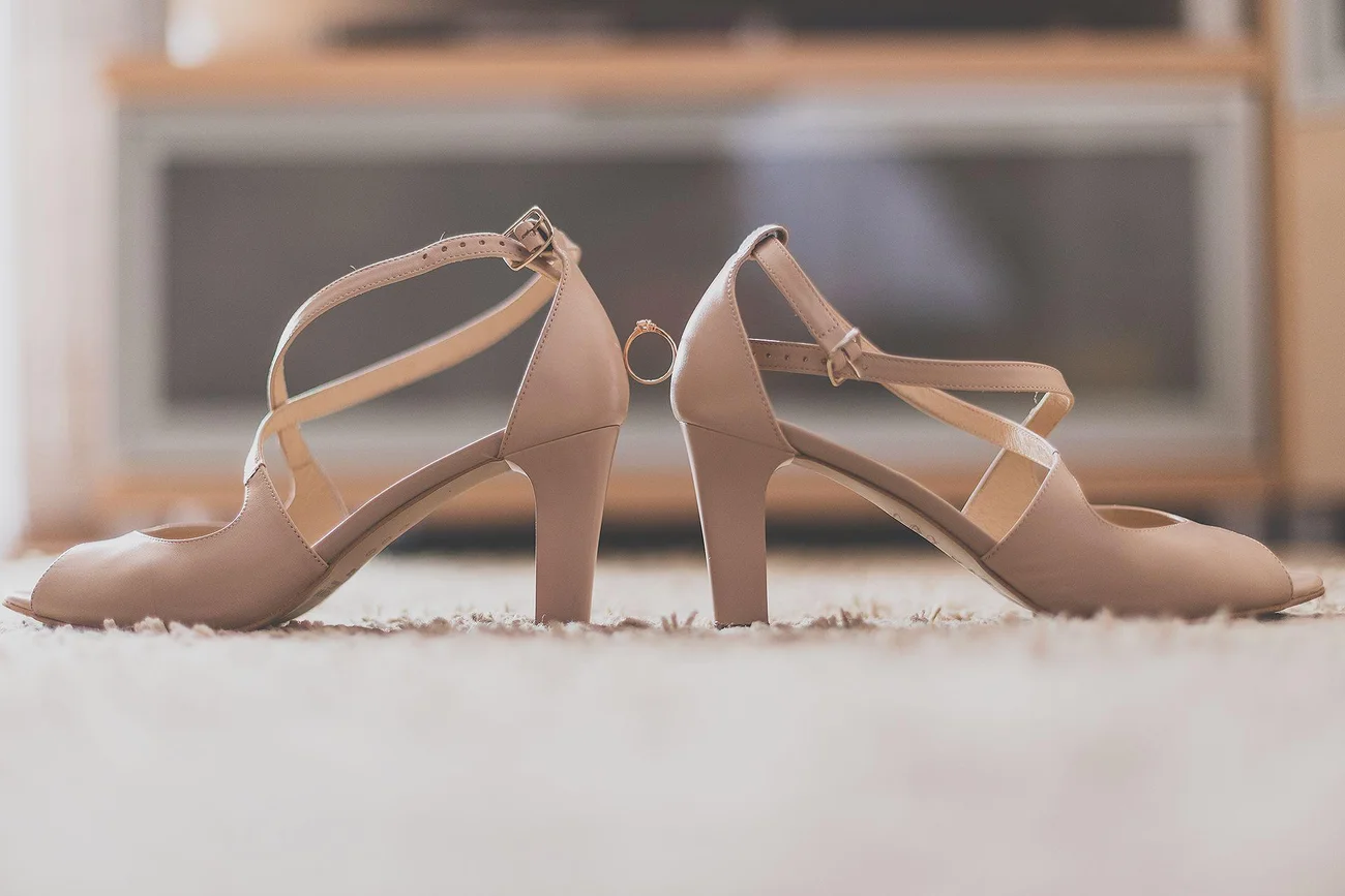 Detal buty ślubne