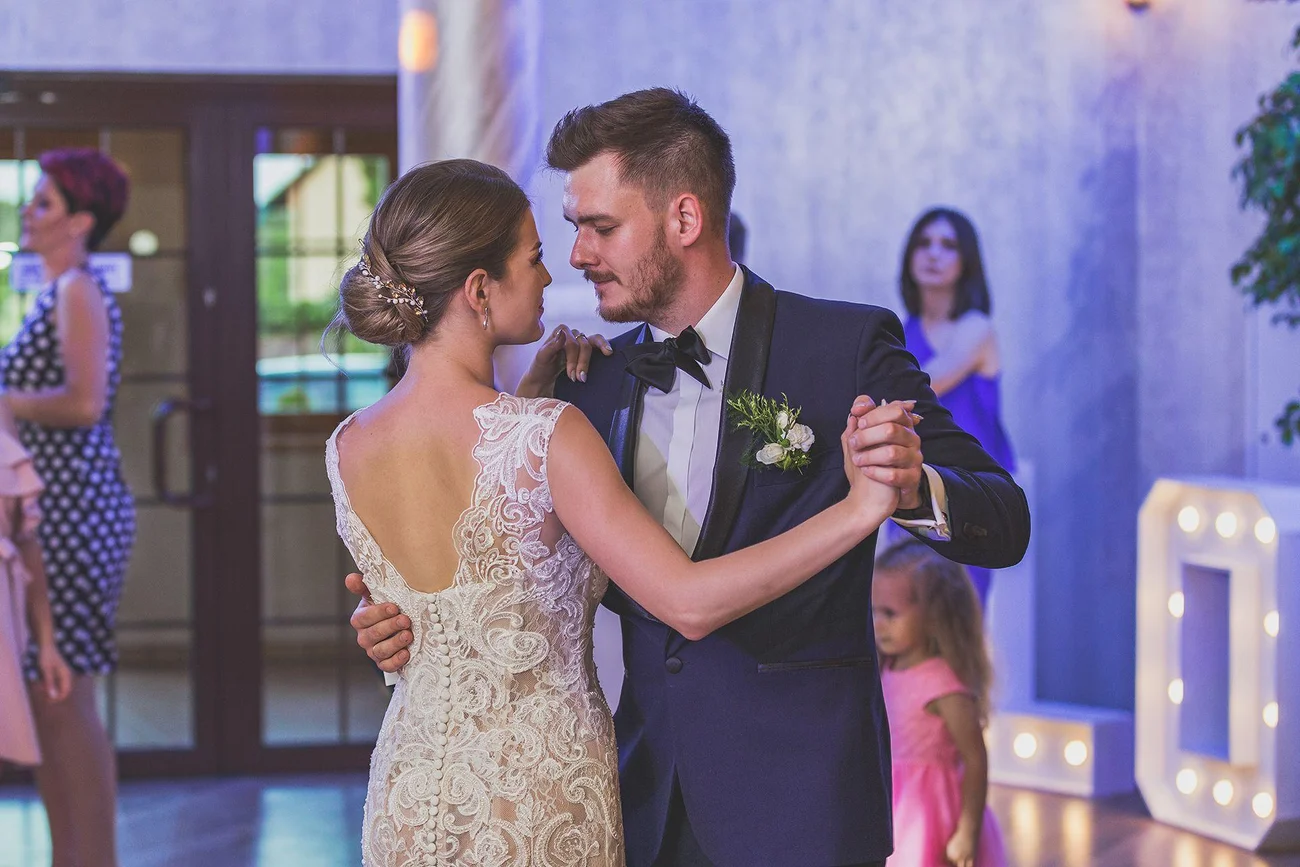 Pierwszy taniec - para młoda