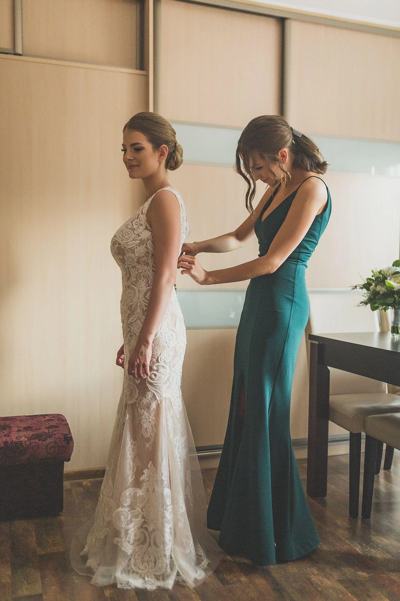 Reportaż - dopięcie sukni ślubnej