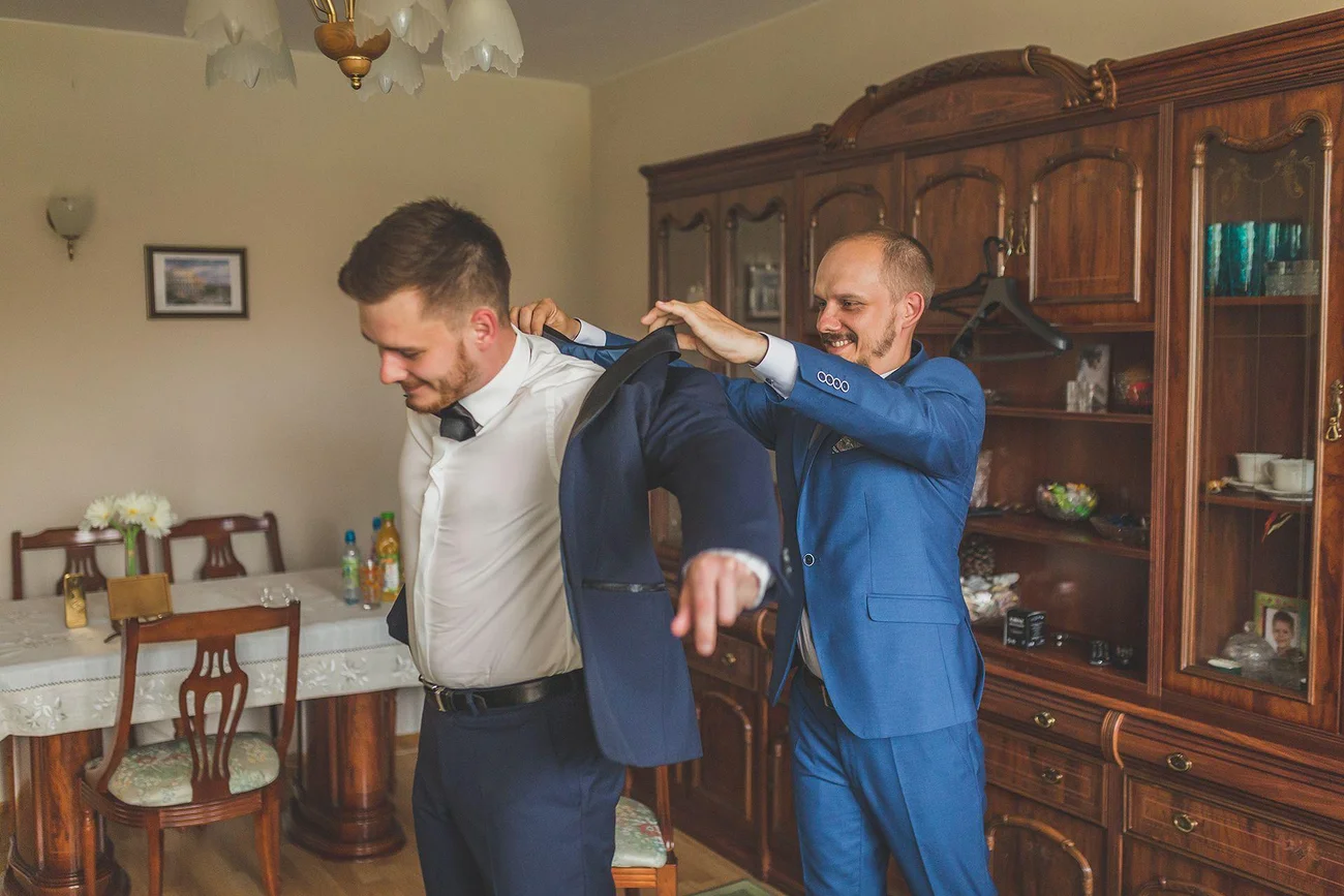 Reportaż - zakładanie marynarki