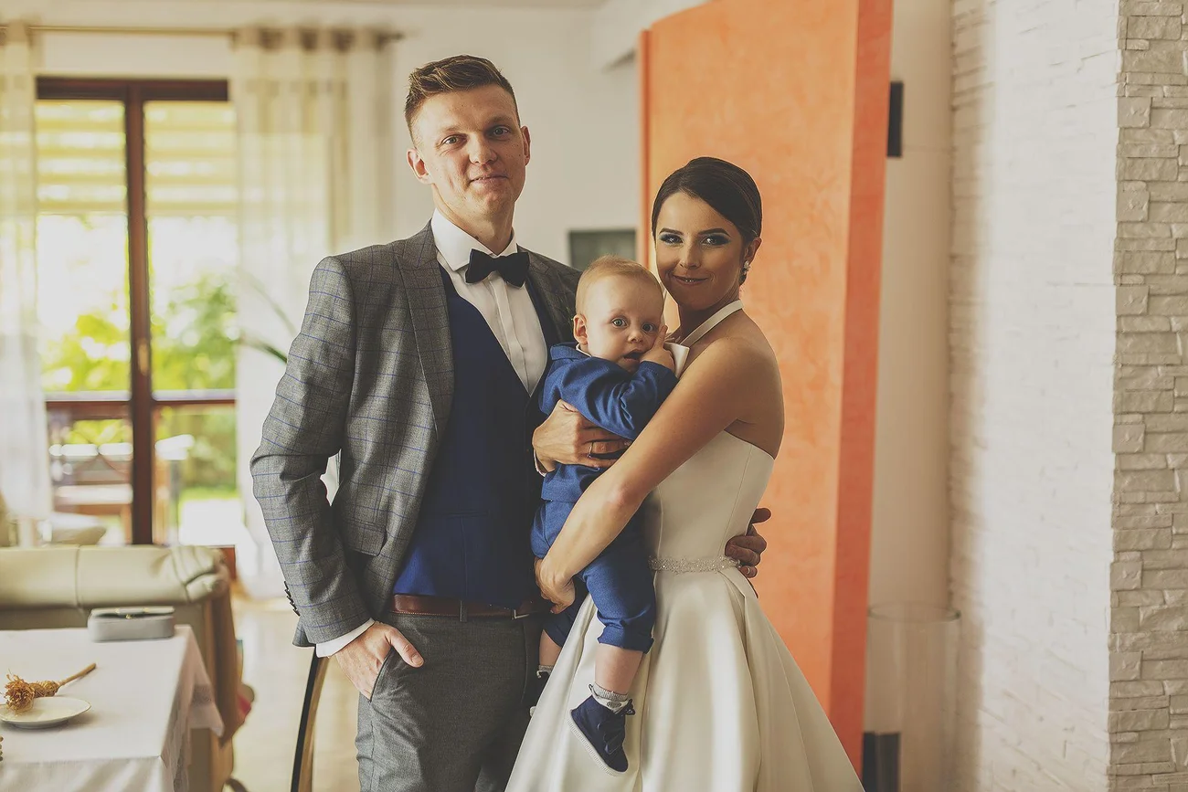 Portret pary młodej z dzieckiem