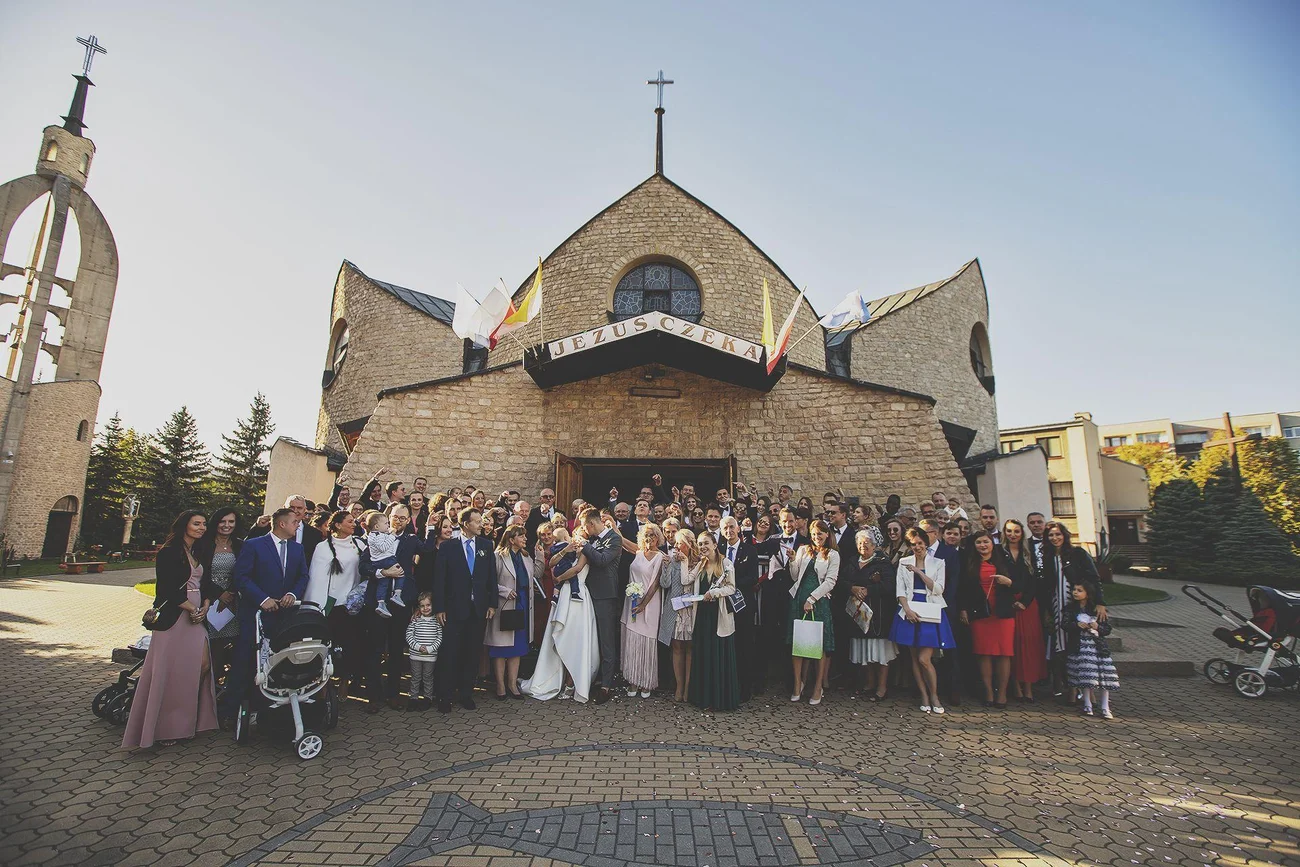 Zdjęcie grupowe pod kościołem Częstochowa